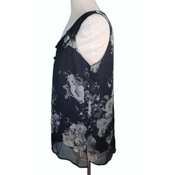 New York And Company Short Sleeved Top Size XL - Picture 3 of 8